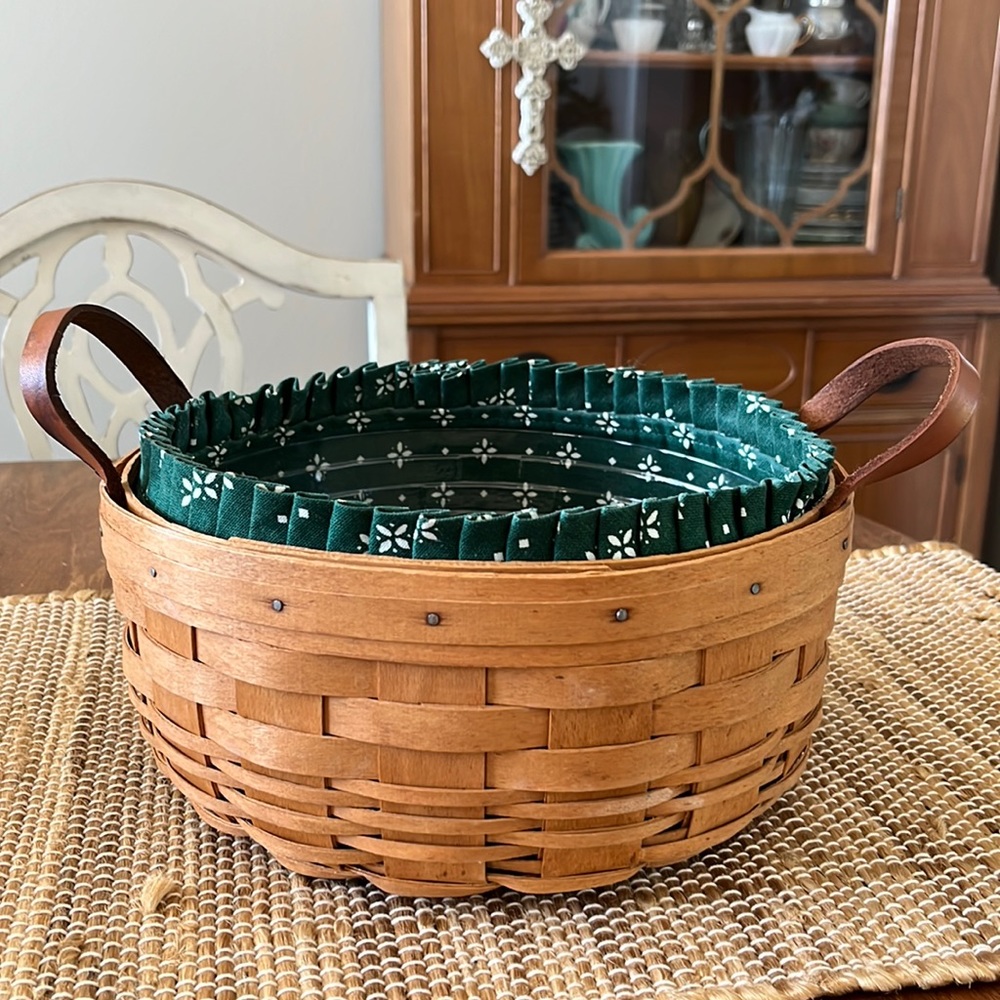 Longaberger Darning Basket 1994. Excellent preowned condition.